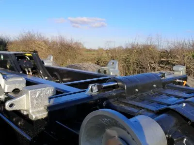 Verrouillage hydraulique arrière caisson sur porte caisson